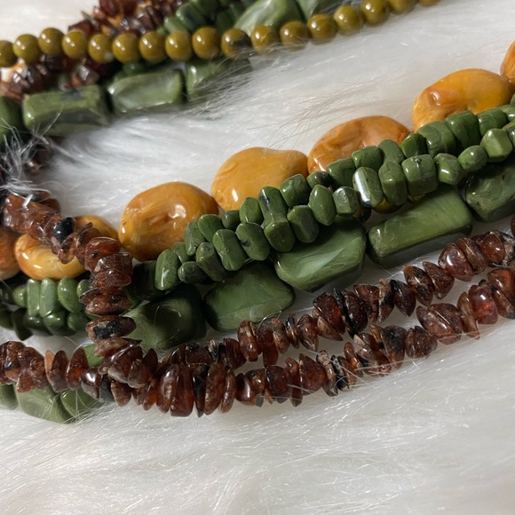 Gorgeous Beaded Necklace - Picture 5 of 7